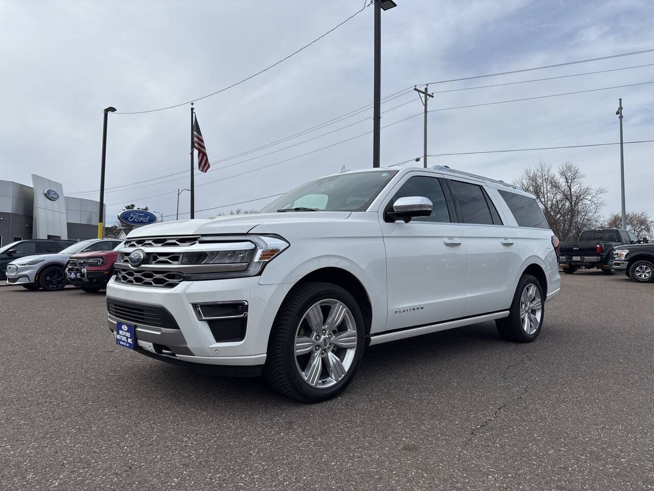 Used 2023 Ford Expedition Max Platinum AWD/4WD image 2