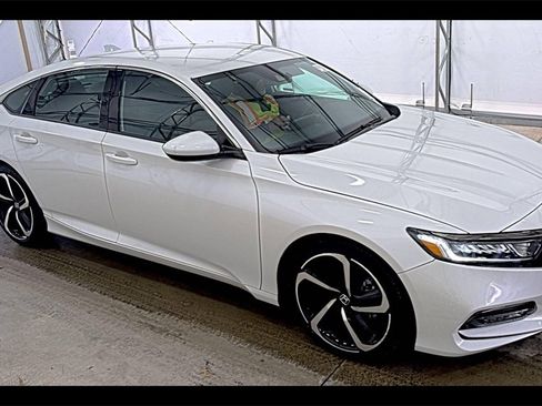 Used 2019 Honda Accord Sport image 3