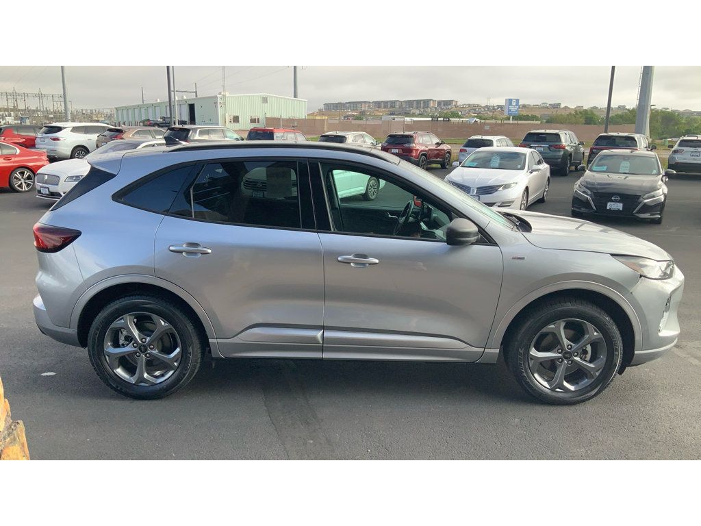 Used 2024 Ford Escape ST-Line w/ Tech Pack #1 AWD/4WD image 3