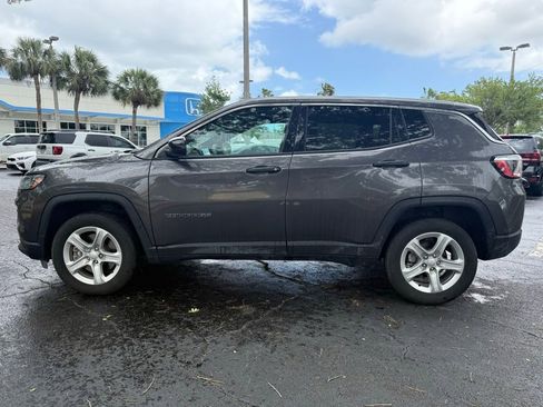 Used 2023 Jeep Compass Sport image 2