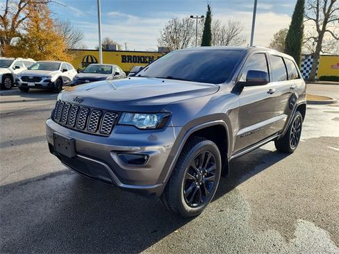 Used 2017 Jeep Grand Cherokee Altitude image 8