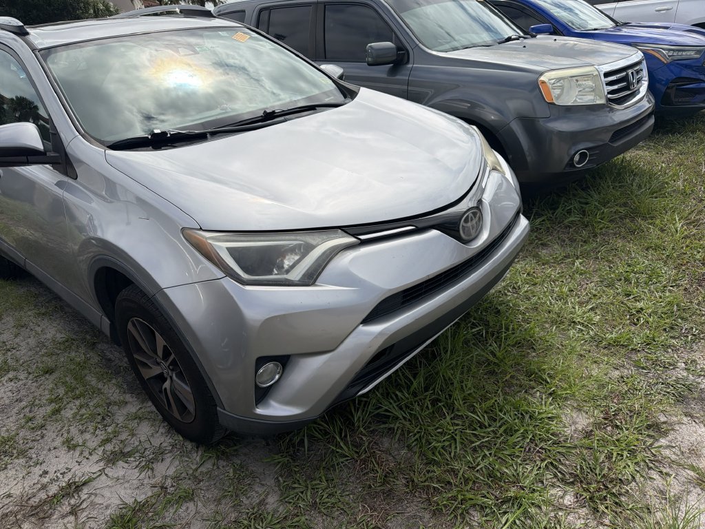 Used 2017 Toyota RAV4 XLE FWD image 3
