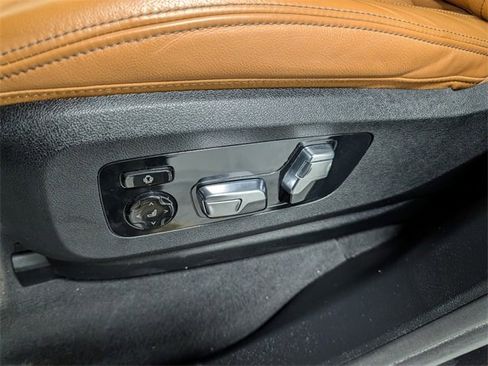Used 2022 BMW X7 M50i w/ Dynamic Handling Package image 11