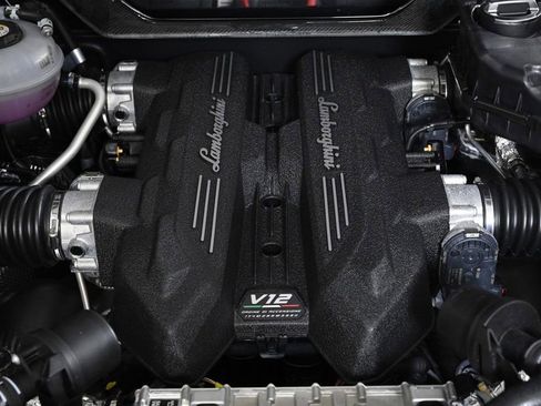 Used 2024 Lamborghini Revuelto image 32