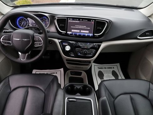 Used 2024 Chrysler Pacifica Touring-L image 24