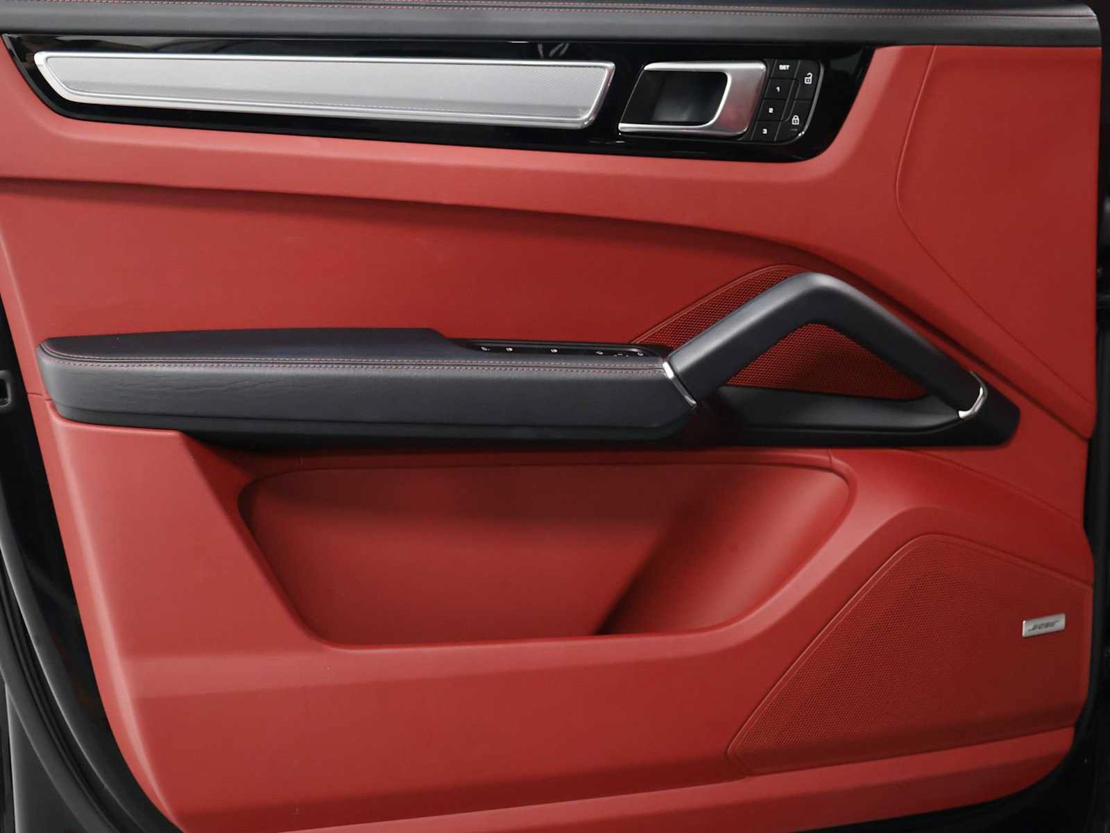 Certified 2023 Porsche Cayenne Platinum Edition AWD/4WD image 16