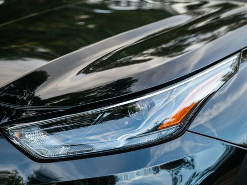 Used 2024 Toyota Highlander XLE image 7