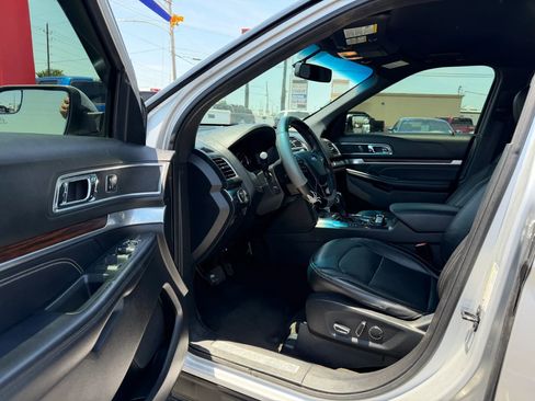 Used 2018 Ford Explorer Limited FWD image 4