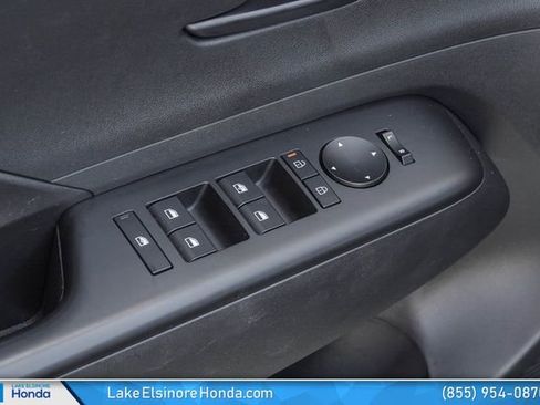 Used 2025 Hyundai Kona SEL FWD image 14