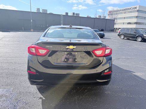 Used 2018 Chevrolet Cruze LS image 4
