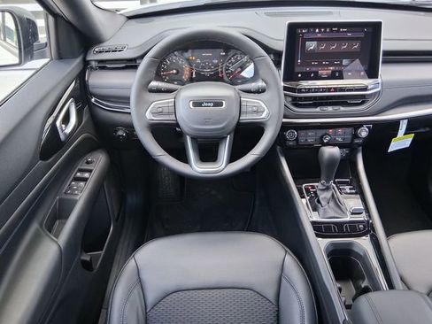 New 2026 Jeep Compass Latitude image 13