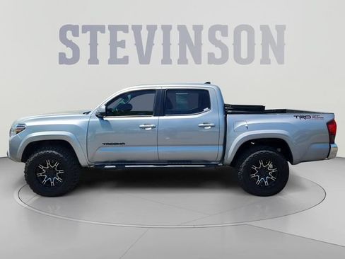 Used 2019 Toyota Tacoma SR5 AWD/4WD image 2