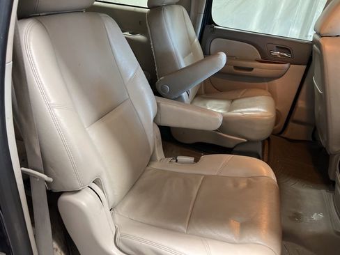 Used 2013 Chevrolet Suburban LTZ image 7