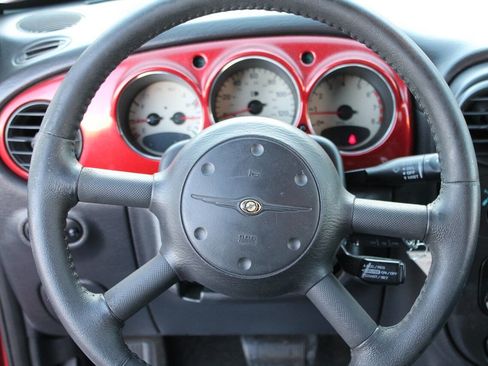 Used 2004 Chrysler PT Cruiser Limited FWD image 38