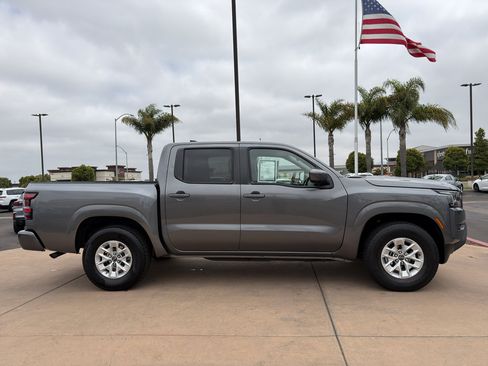 Used 2024 Nissan Frontier SV RWD image 4