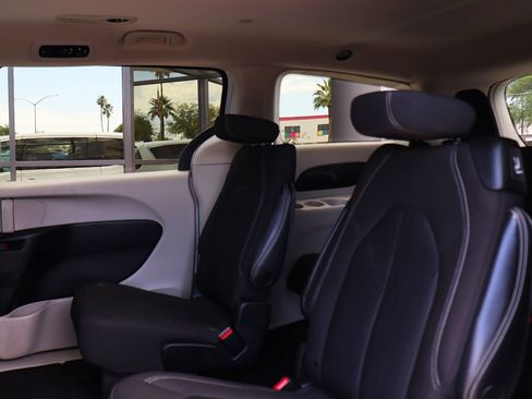 Used 2022 Chrysler Voyager LX FWD image 34