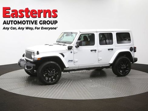 Used 2025 Jeep Wrangler Unlimited Sahara w/ Safety Group AWD/4WD image 59