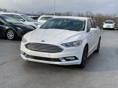 Used 2017 Ford Fusion SE w/ Fusion SE Technology Package image 3