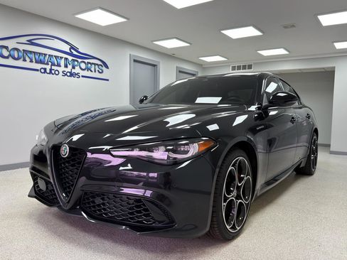 Used 2024 Alfa Romeo Giulia Veloce AWD/4WD image 1