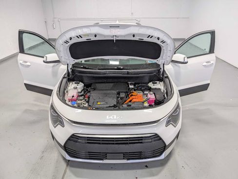 Used 2024 Kia Niro EX FWD image 13