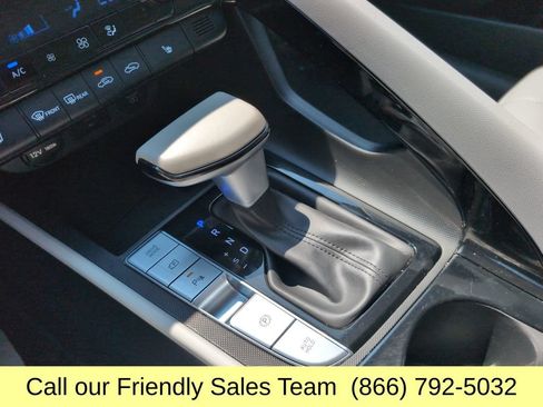 Used 2024 Hyundai Elantra Limited FWD image 23