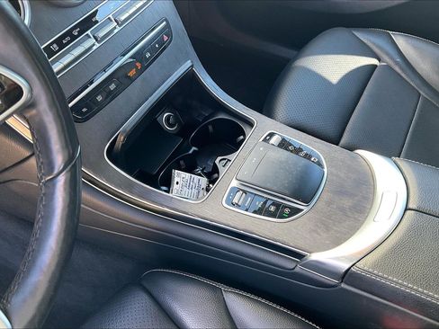 Used 2021 Mercedes-Benz GLC 300 4MATIC image 22