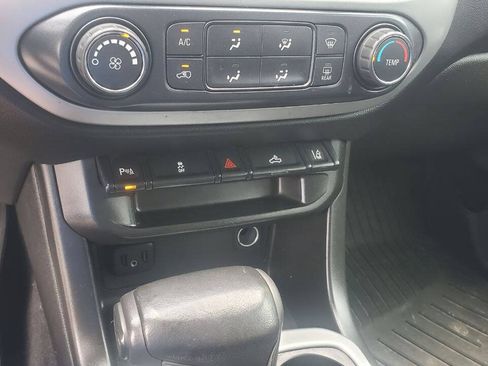 Used 2020 Chevrolet Colorado LT w/ Redline Special Edition RWD image 15