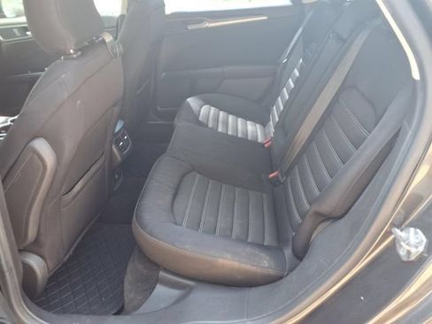 Used 2015 Ford Fusion SE FWD image 12