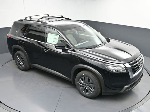 Used 2025 Nissan Pathfinder SV image 32