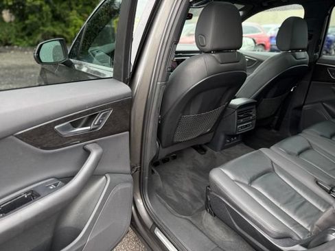 Used 2020 Audi Q7 3.0T Premium w/ Convenience Package AWD/4WD image 12