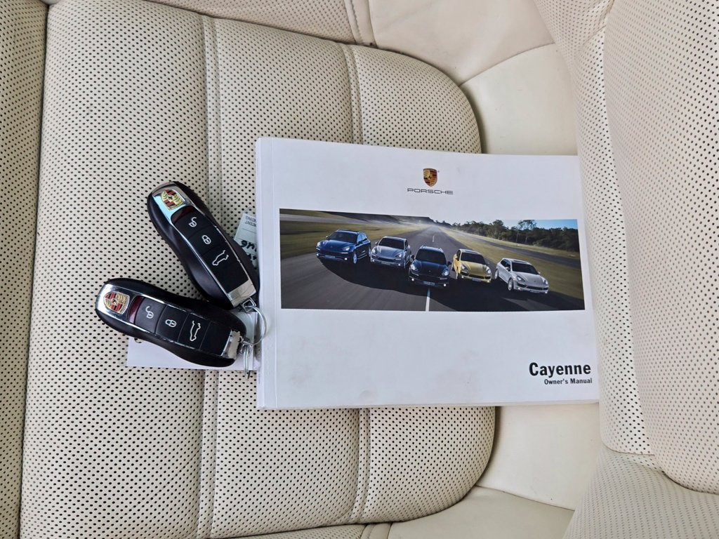 Used 2011 Porsche Cayenne Turbo AWD/4WD image 12
