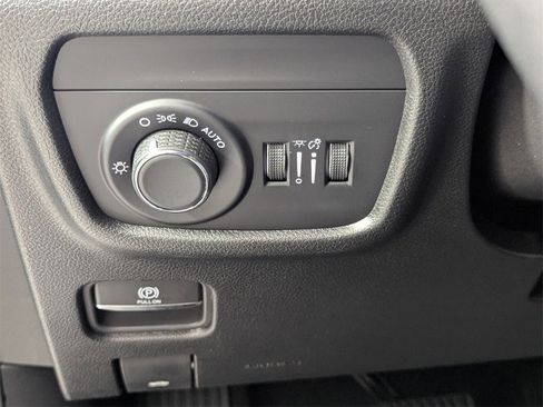 New 2025 Jeep Grand Cherokee Altitude image 13