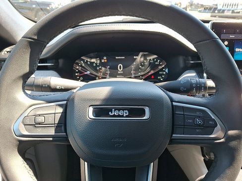 Used 2024 Jeep Compass Latitude AWD/4WD image 15