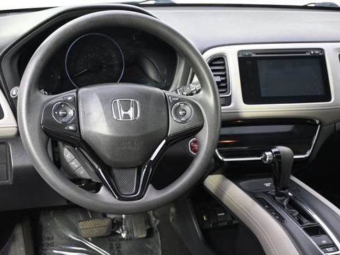 Used 2018 Honda HR-V EX image 9