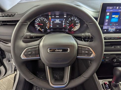 New 2026 Jeep Compass Latitude image 18