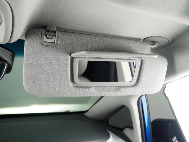Used 2020 Chevrolet Bolt Premier w/ Infotainment Package FWD image 59