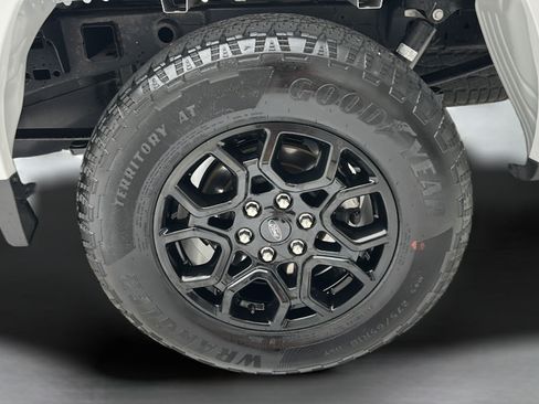 Used 2025 Ford F150 XLT w/ Equipment Group 301A Standard AWD/4WD image 9