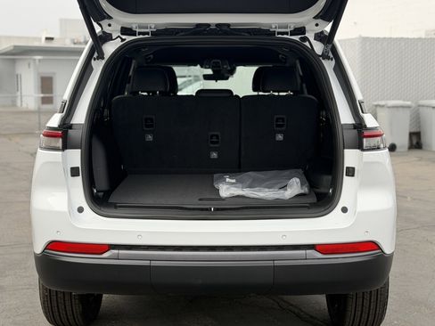 New 2026 Jeep Grand Cherokee Altitude image 16