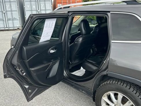 Used 2016 Jeep Cherokee Limited AWD/4WD image 28