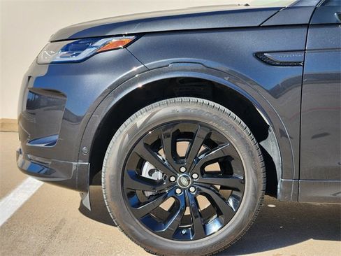 Used 2025 Land Rover Discovery Sport S image 9