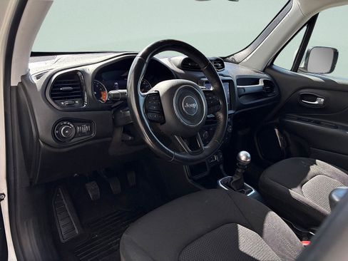Used 2018 Jeep Renegade Altitude w/ UConnect 8.4 Nav Group FWD image 13