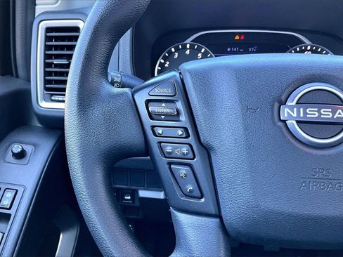 Used 2023 Nissan Frontier SV image 11