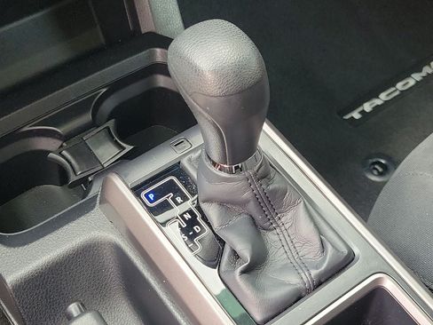 Used 2020 Toyota Tacoma SR5 RWD image 27