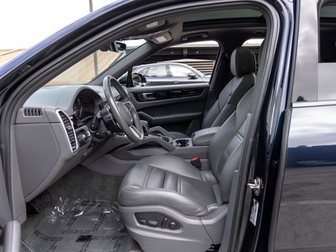 Certified 2022 Porsche Cayenne AWD/4WD image 23