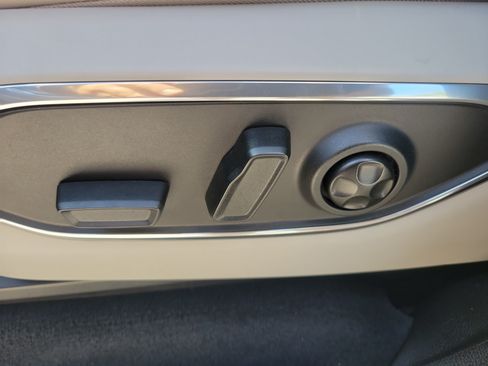 Used 2022 Jeep Wagoneer Series III w/ Convenience Group I RWD image 15