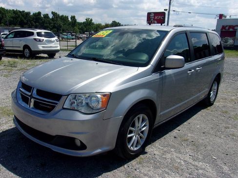 Used 2019 Dodge Grand Caravan SXT FWD image 3