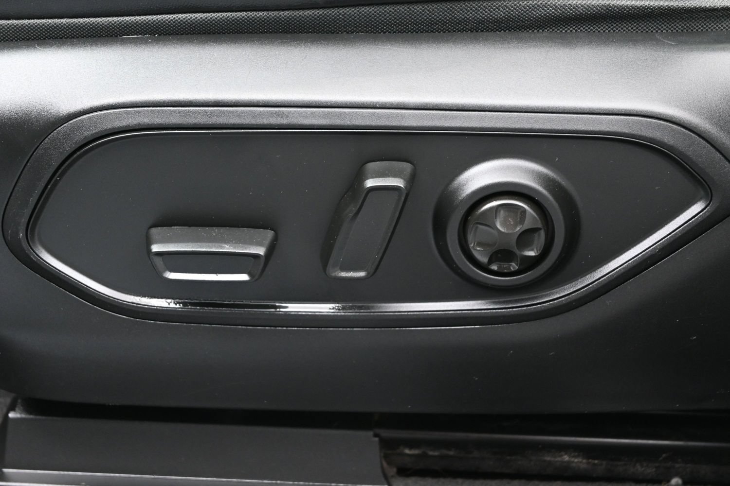 Used 2021 Jeep Grand Cherokee L Limited RWD image 10