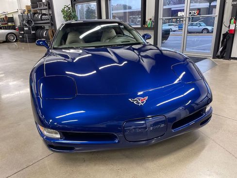 Used 2004 Chevrolet Corvette Coupe w/ Preferred Equipment Group image 22