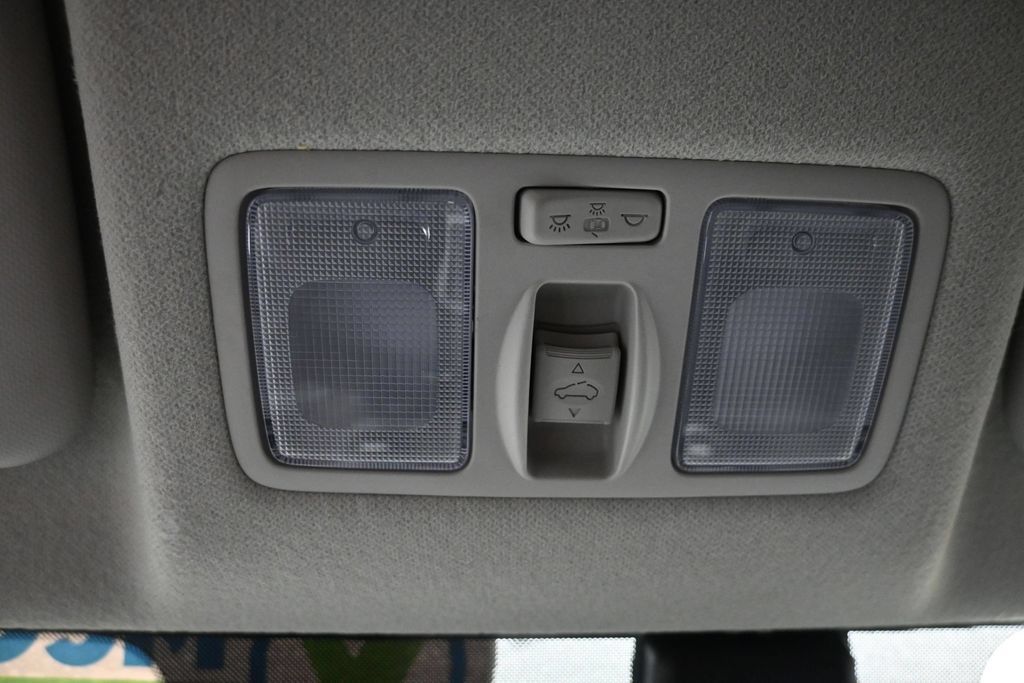 Used 2025 Hyundai Venue SEL FWD image 19