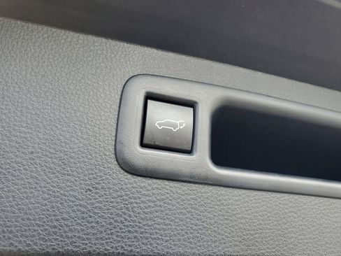 Used 2024 Toyota Highlander LE image 11